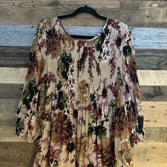 Floral Plus Size Blouse - Picture 1 of 5